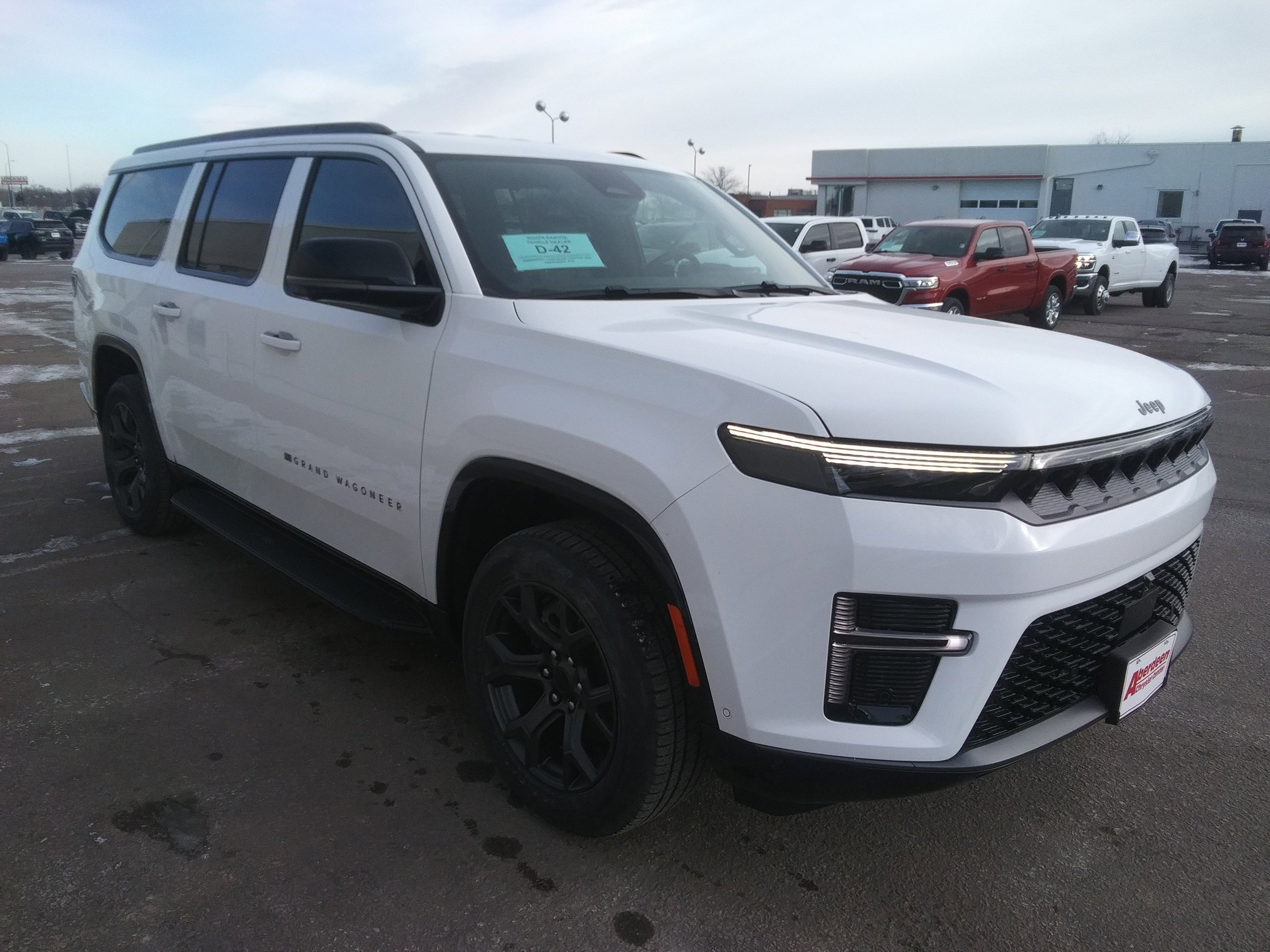 New 2026 Bright White Clear-Coat Exterior Paint Jeep Limited Altitude image 4