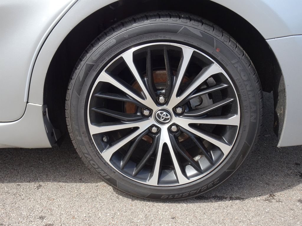 Used 2019 Silver Toyota SE image 24