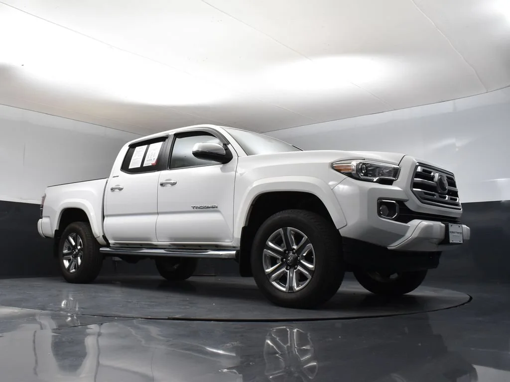 Used 2018 Super White Toyota Limited image 27