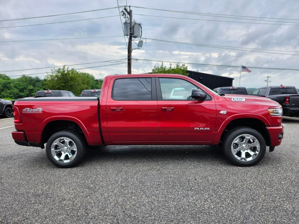 New 2026 Molten Red Pearl-Coat Exterior Paint RAM Big Horn/Lone Star image 6