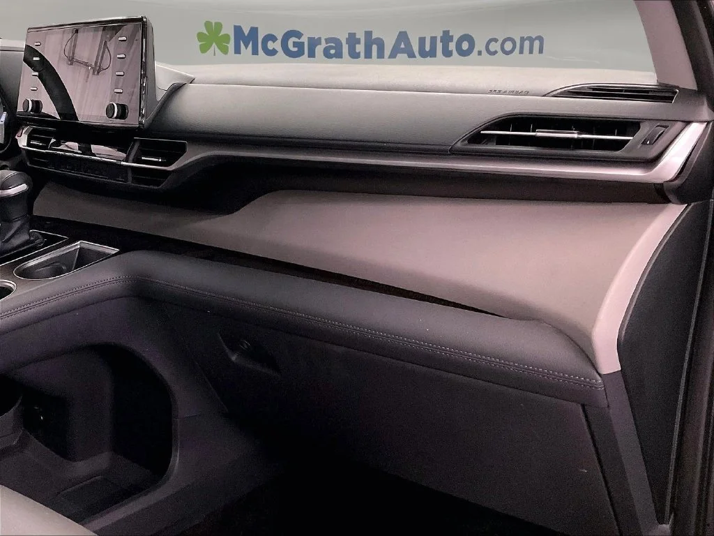 Used 2021 Silver Toyota XLE image 21