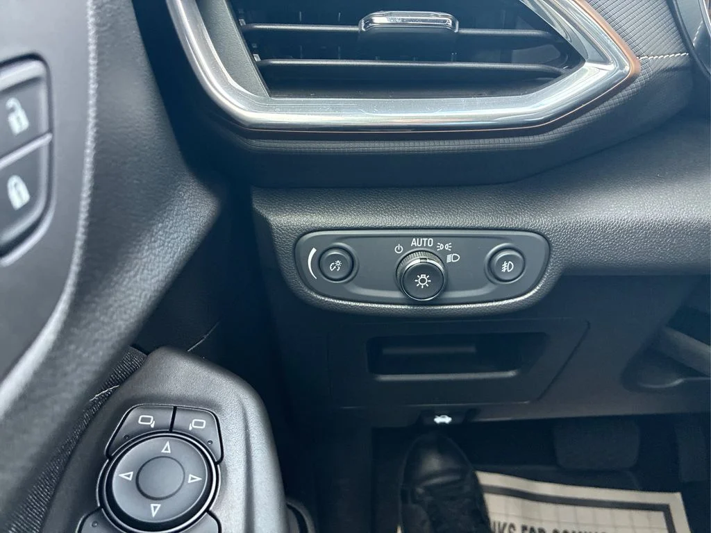 Used 2022 Summit White Chevrolet ACTIV image 15