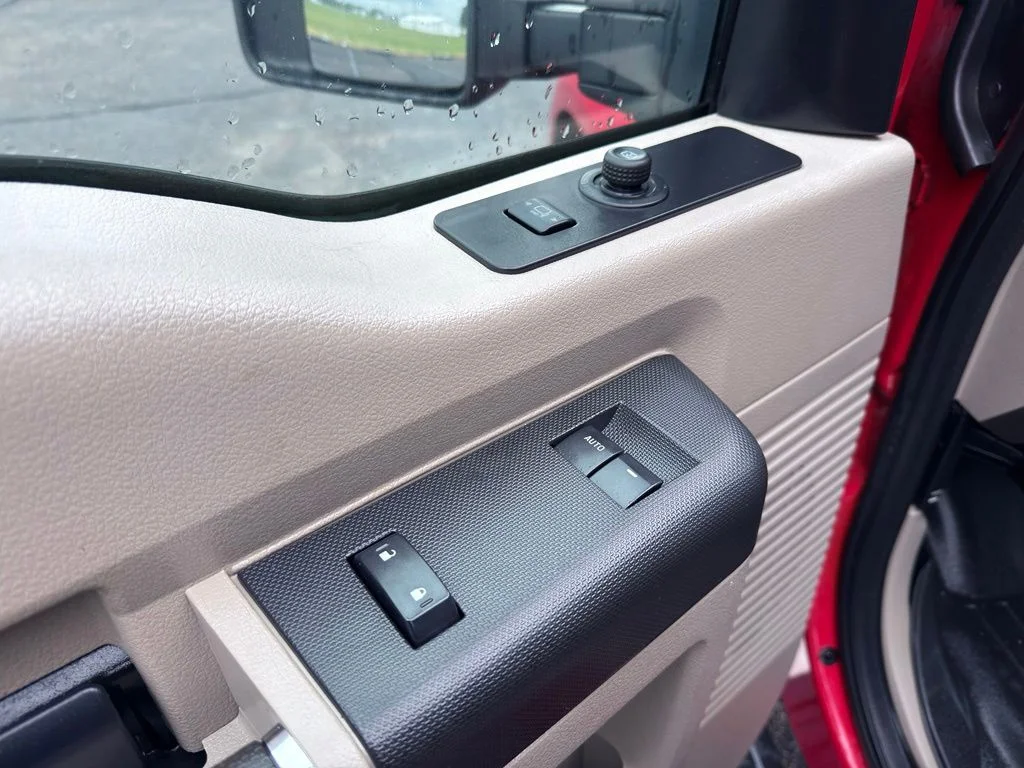 Used 2010  Ford XL image 21