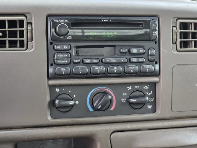 Used 2003  Ford Lariat image 9