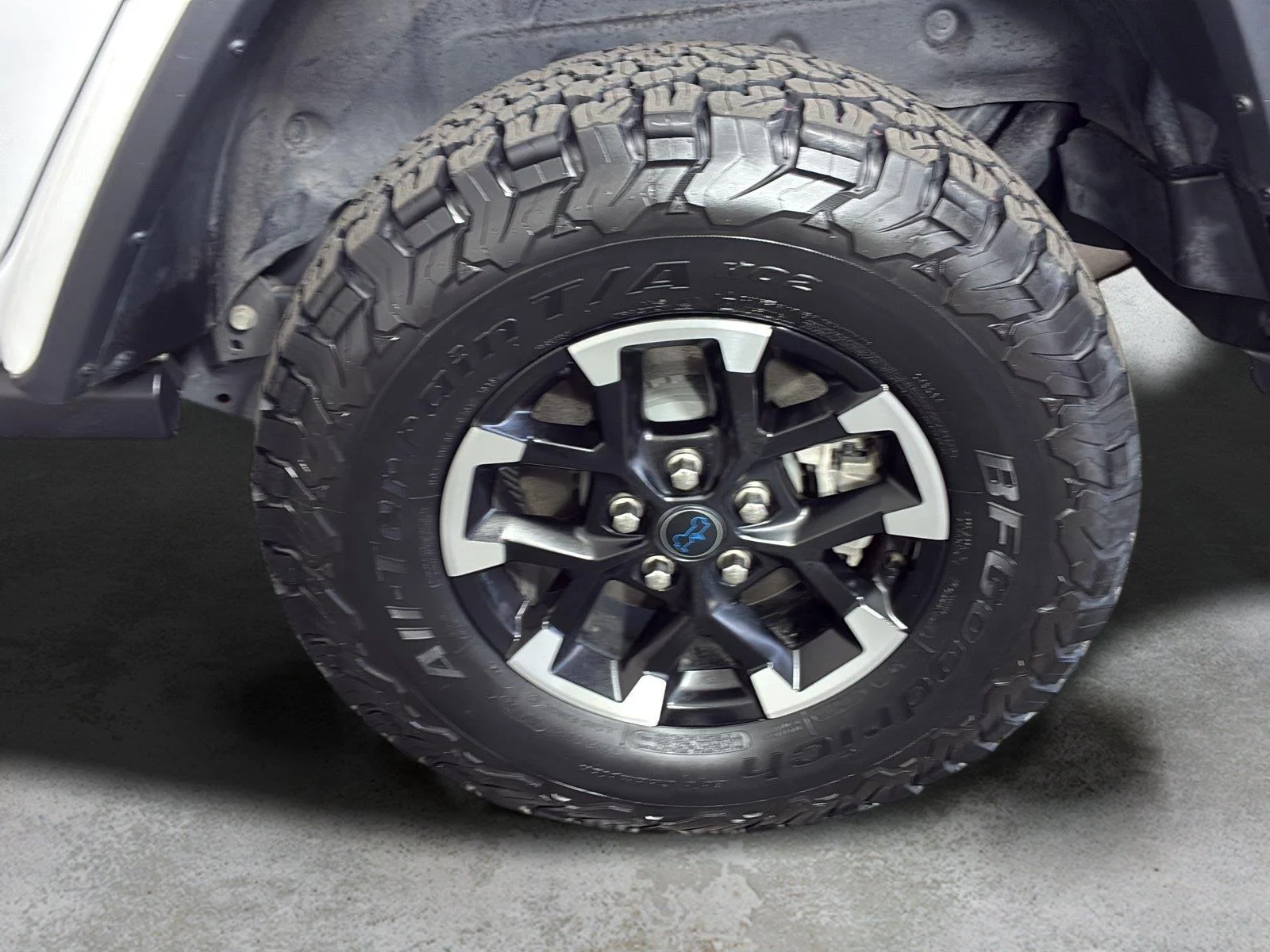 Used 2024 Bright White Clearcoat Jeep Rubicon X image 9