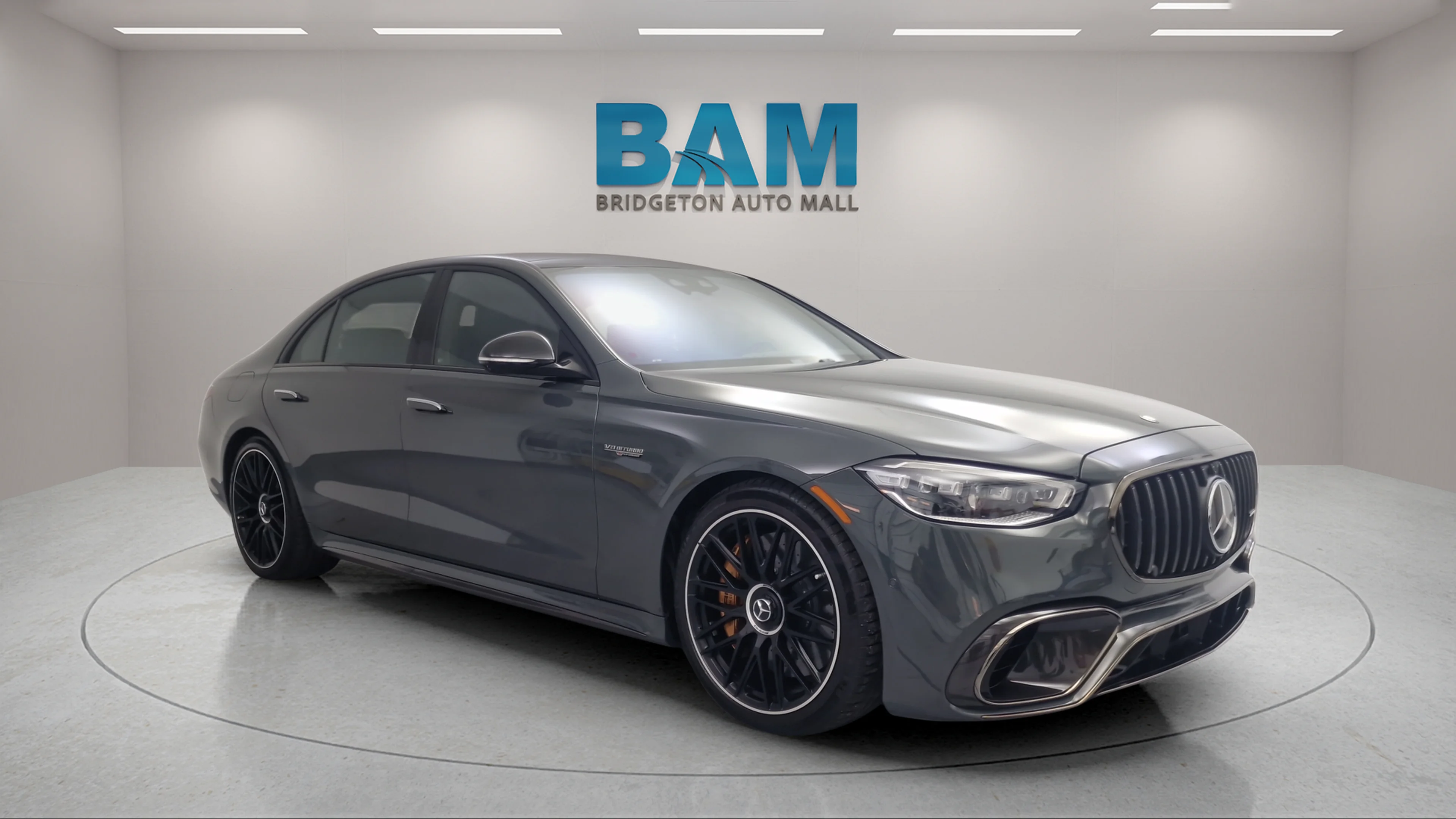 Used 2025  Mercedes-Benz AMG® S 63 E image 1