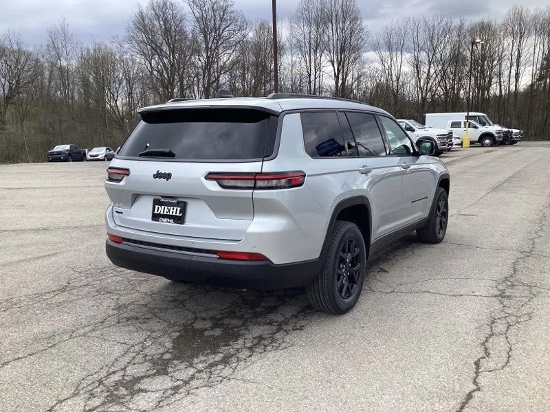 New 2026 Silver Zynith Exterior Paint Jeep Altitude image 7