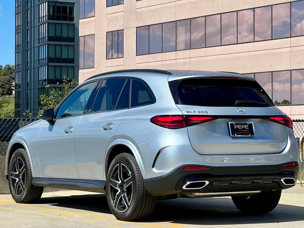 Certified Used 2026  Mercedes-Benz GLC 300 image 5