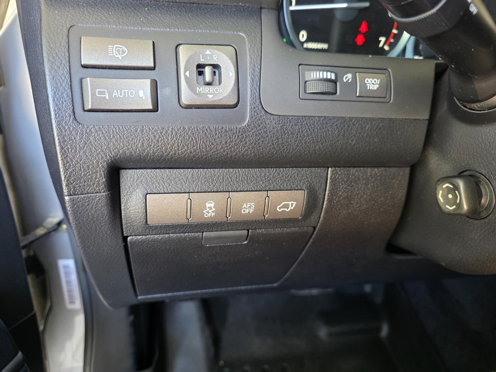 Used 2015 Silver Lexus 570 image 29