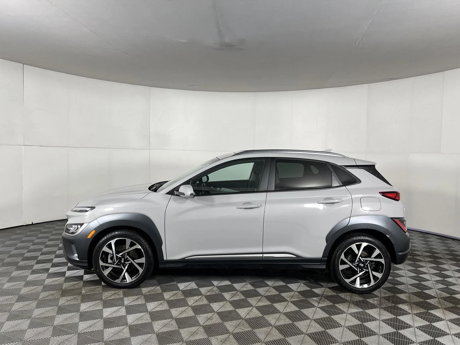 Used 2023 Cyber Silver Hyundai Limited image 5