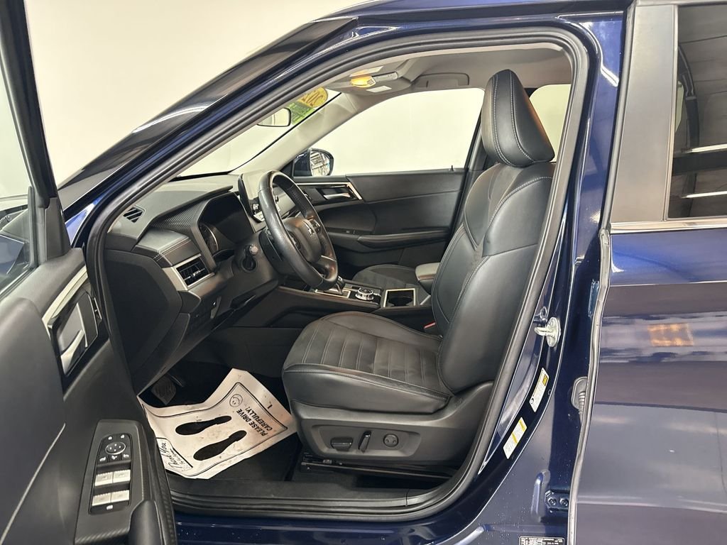 Used 2024 Cosmic Blue Metallic Mitsubishi SE image 12