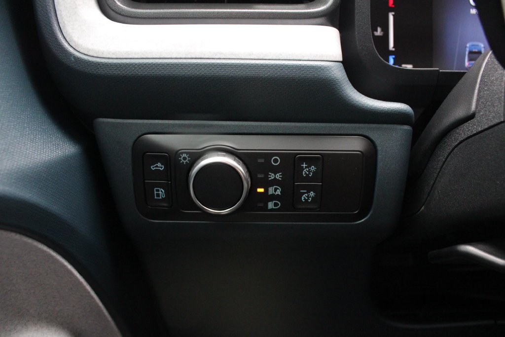 New 2026 Carbonized Gray Metallic Ford XLT image 9