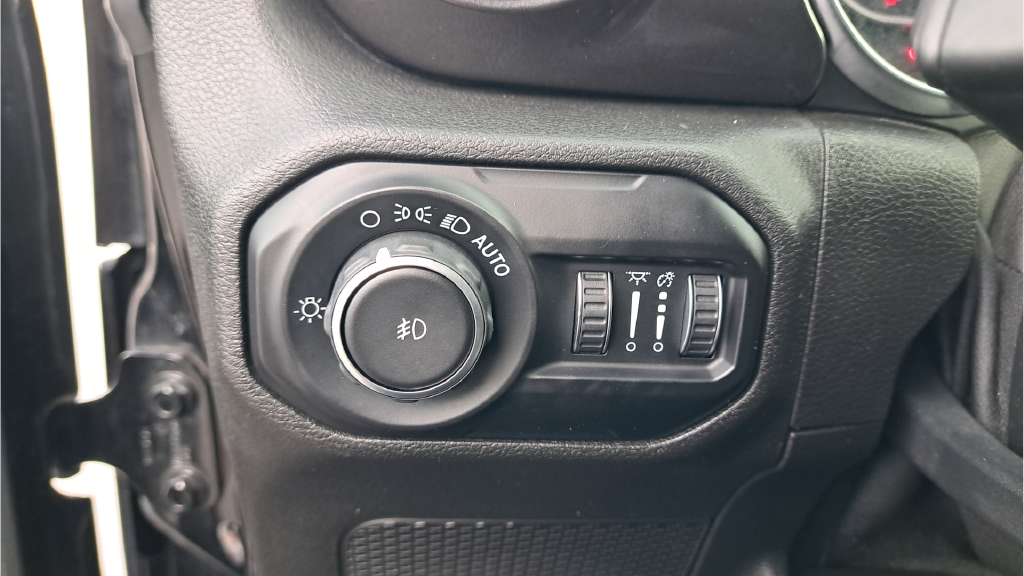 Used 2020 Black Jeep Unlimited Sahara Altitude image 24
