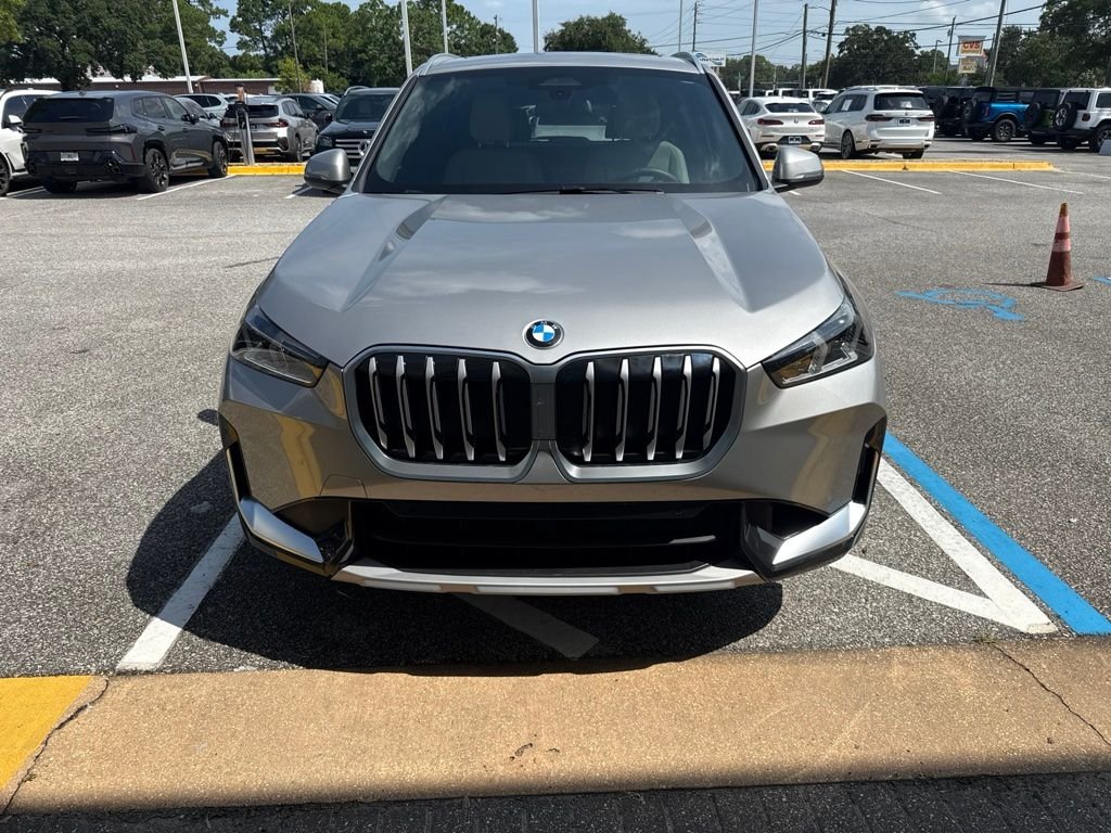 Used 2025 Silver BMW xDrive28i image 5