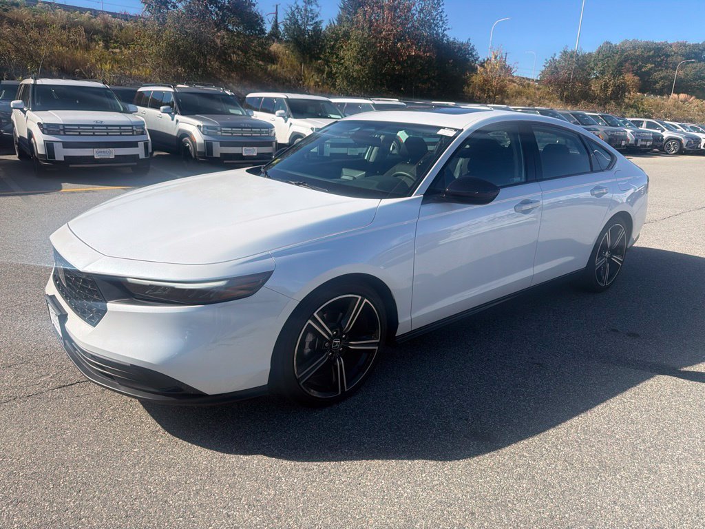 Used 2026 Platinum White Pearl Honda SE image 2