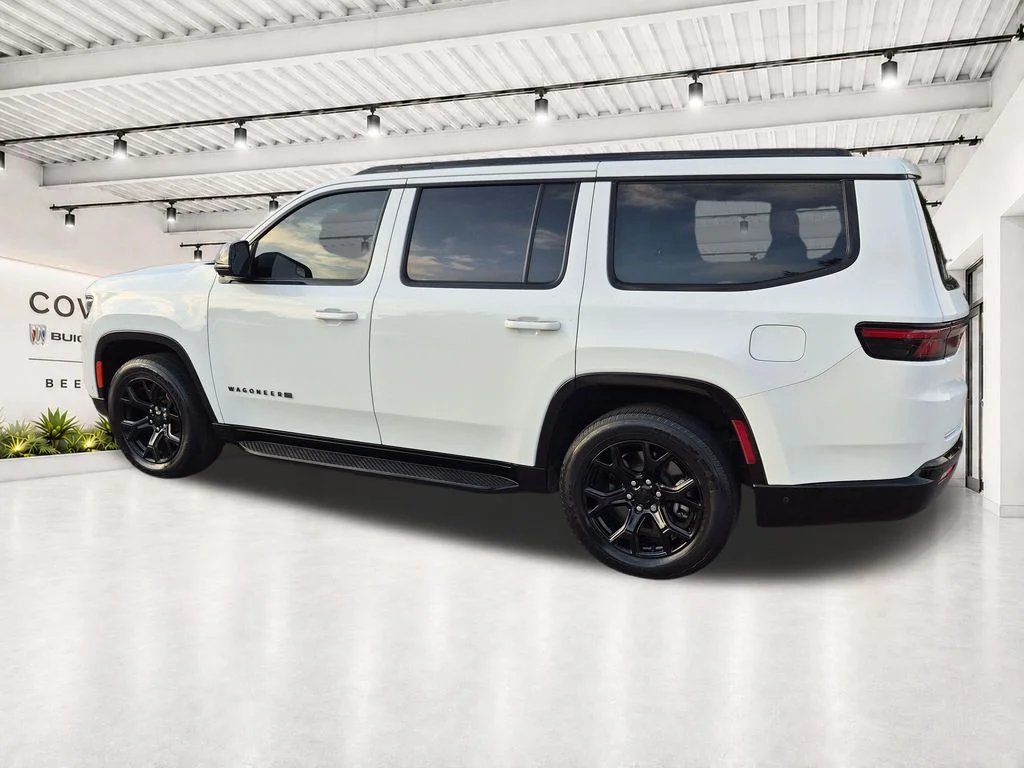 Used 2023 White Jeep Base image 9