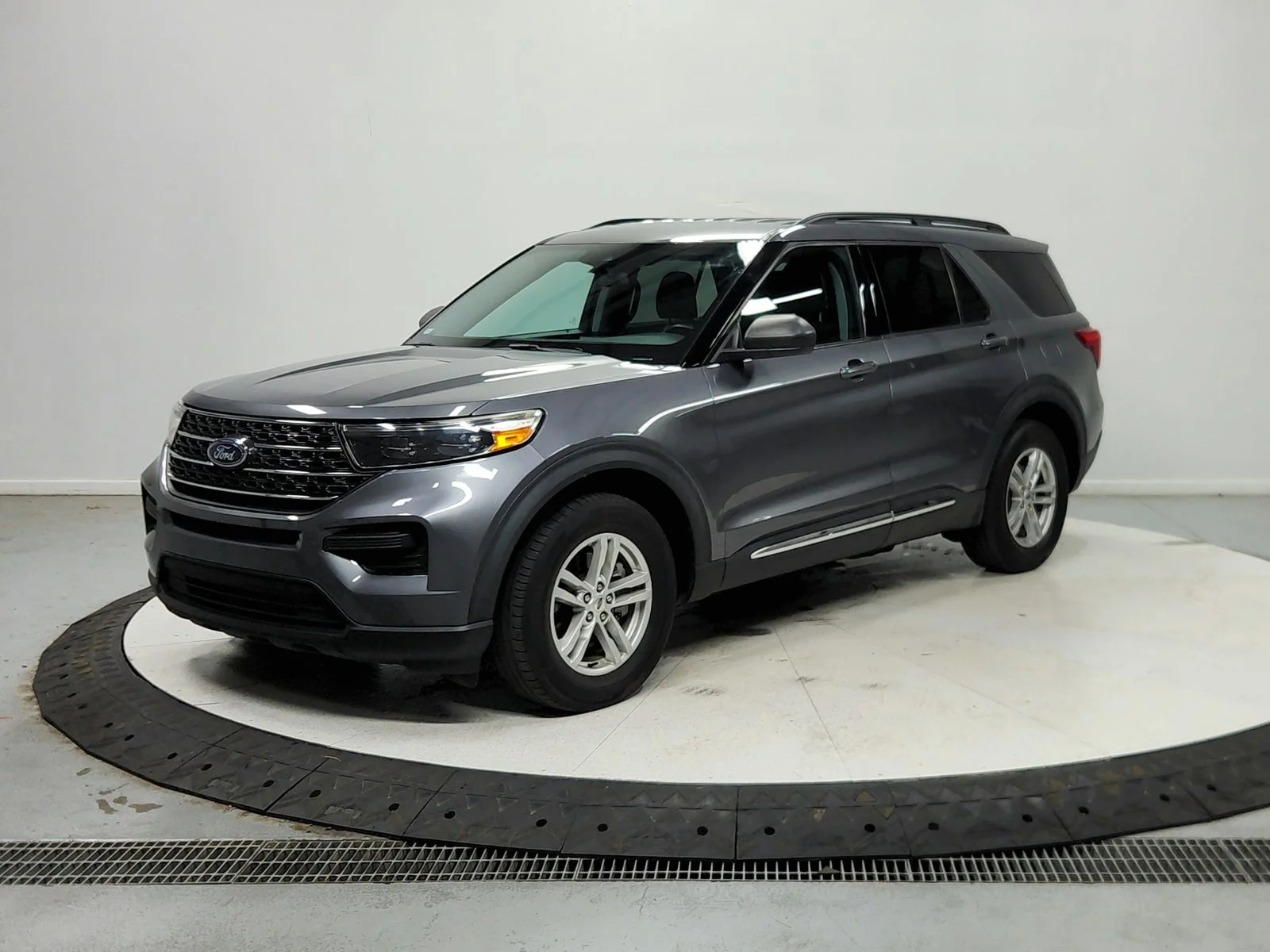 Used 2022 Carbonized Gray Metallic Ford XLT image 3