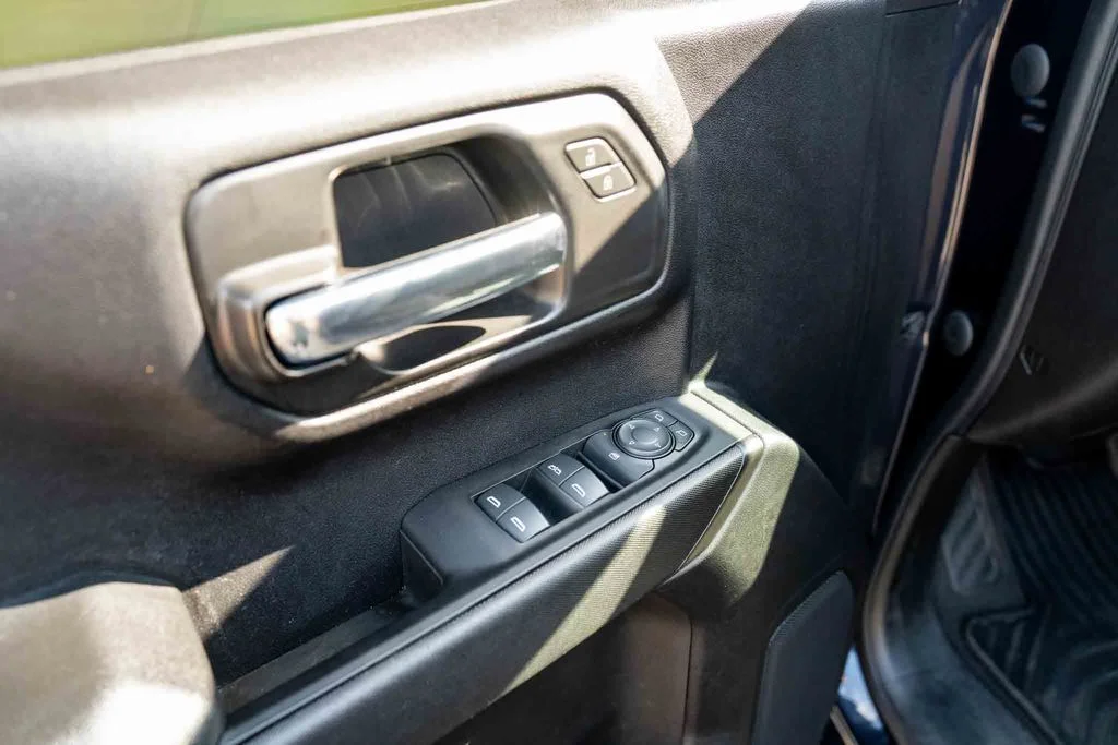 Used 2022 Gray Chevrolet Custom image 10
