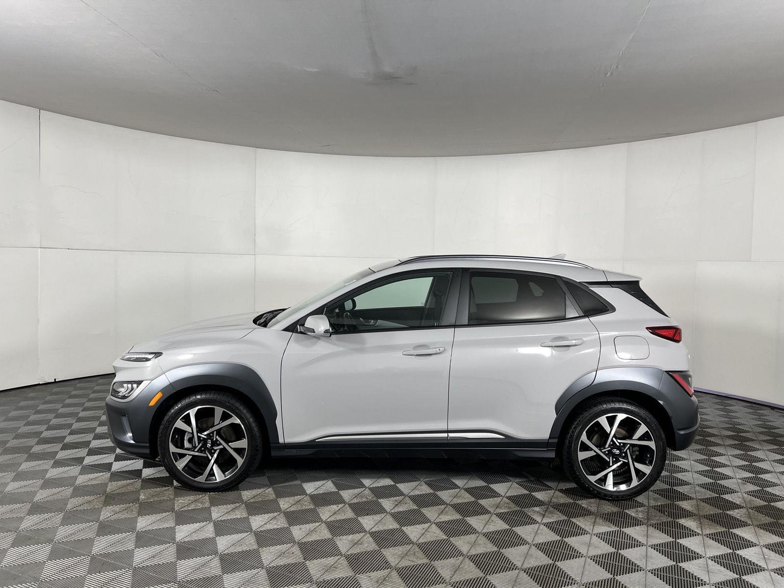 Used 2023 Cyber Silver Hyundai Limited image 5