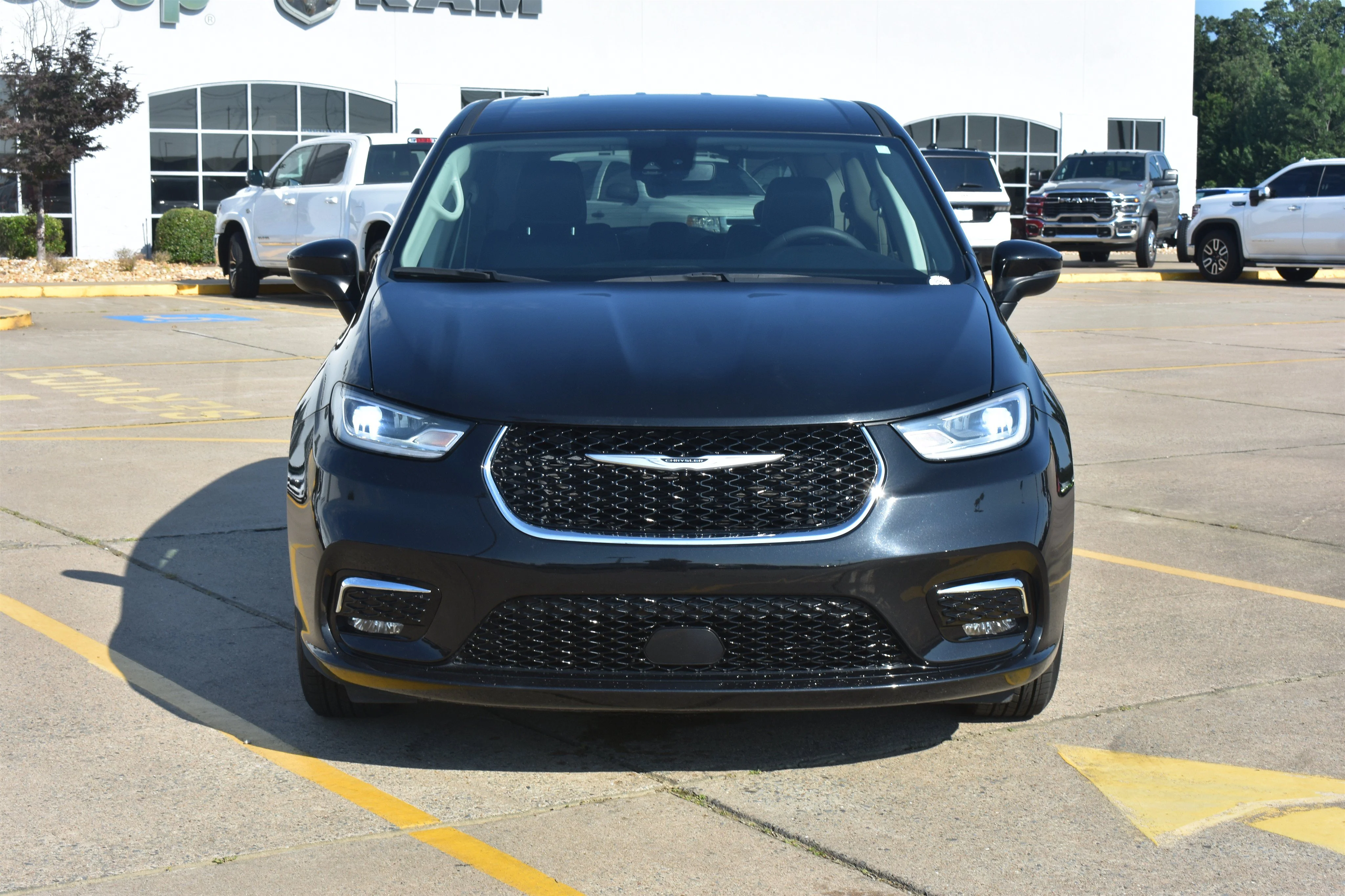 Used 2023 Brilliant Black Crystal Pearlcoat Chrysler Touring L image 2