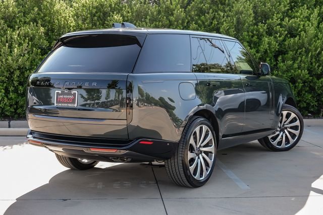 New 2026 Belgravia Green Land Rover SE image 9