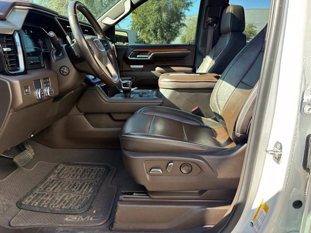 Used 2022 White GMC Denali image 9