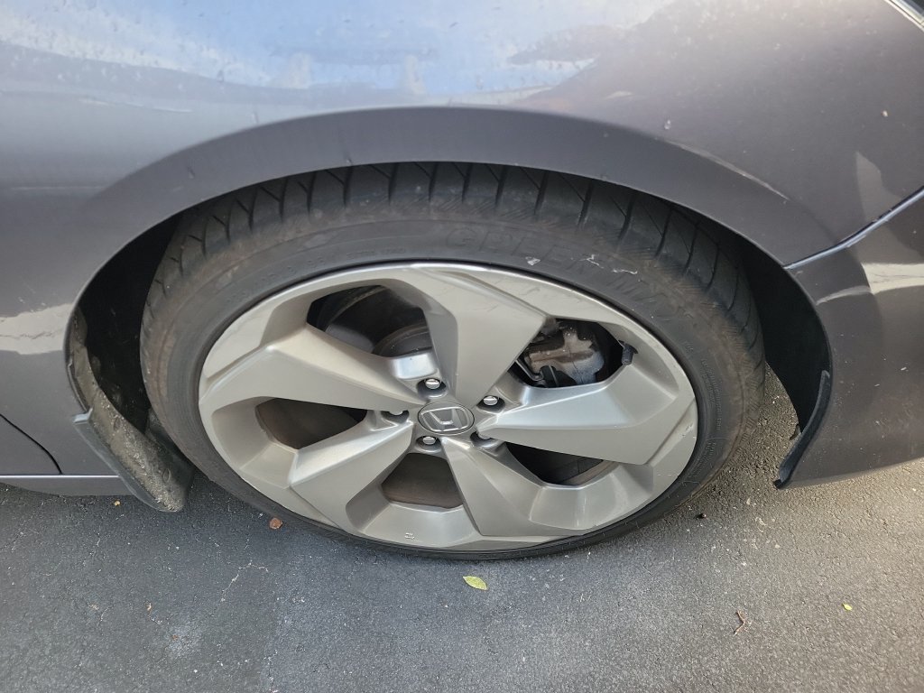 Used 2018 Modern Steel Metallic Honda Touring image 9