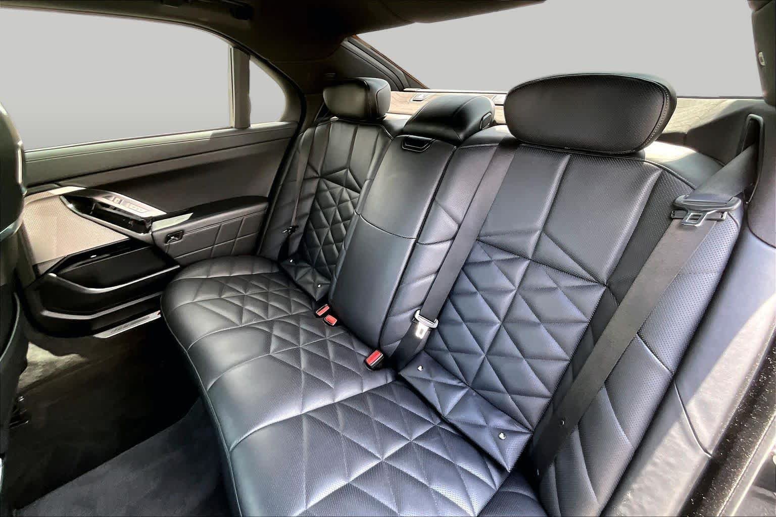 Used 2023 Black Sapphire Metallic BMW 740i image 21