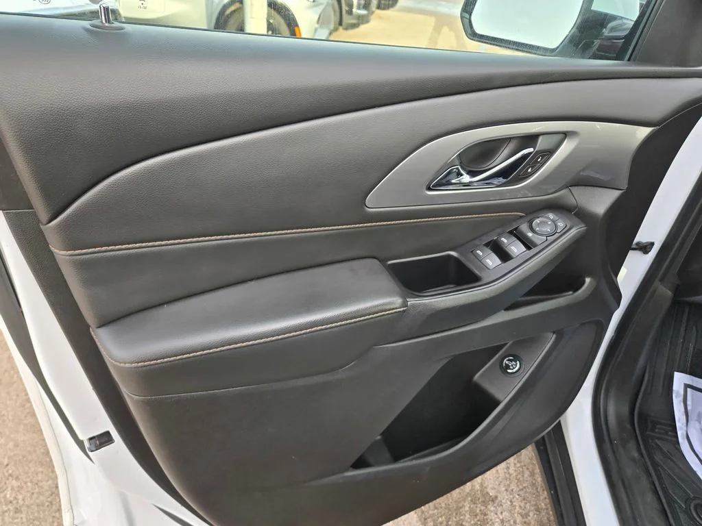 Used 2019 White Chevrolet LT AWD image 35