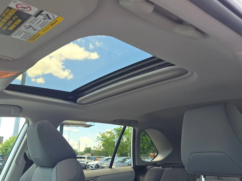Used 2019 White Toyota XLE image 25