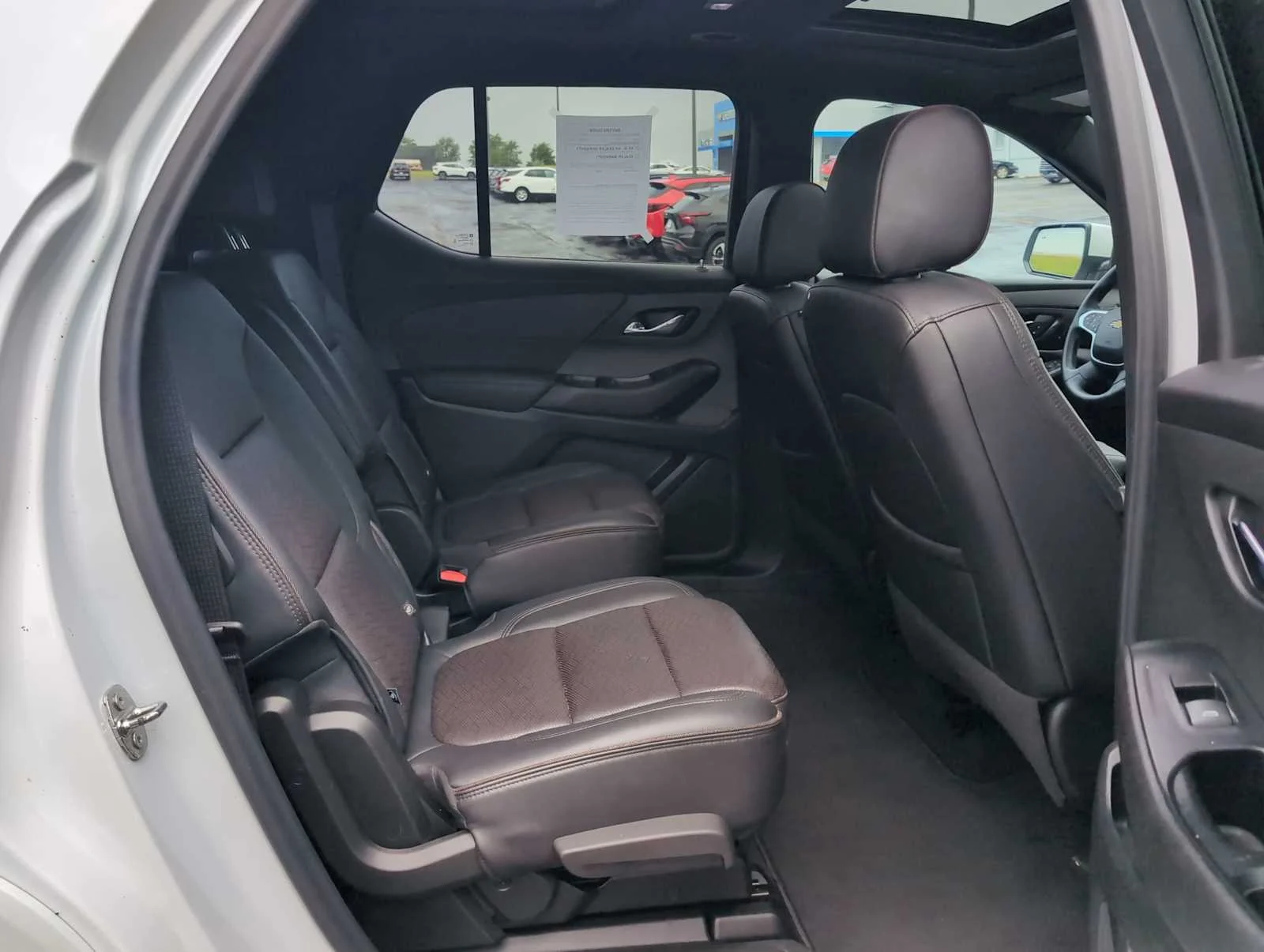 Used 2023 Iridescent Pearl Tricoat Chevrolet High Country image 28