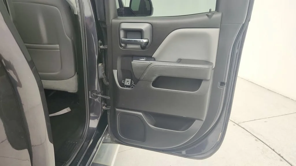 Used 2015 TUNGSTEN METALLIC Chevrolet LS image 29