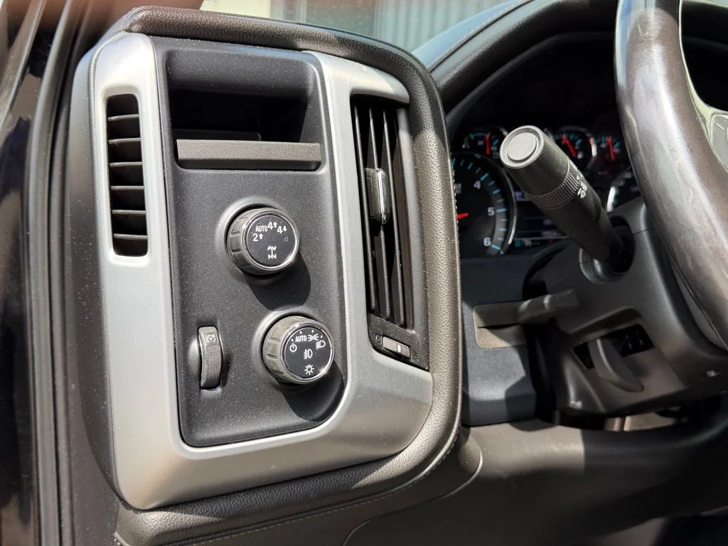 Used 2017 Black GMC SLE image 11