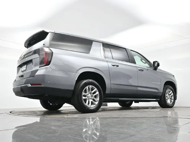 Used 2025 Sterling Gray Metallic Chevrolet LT image 30