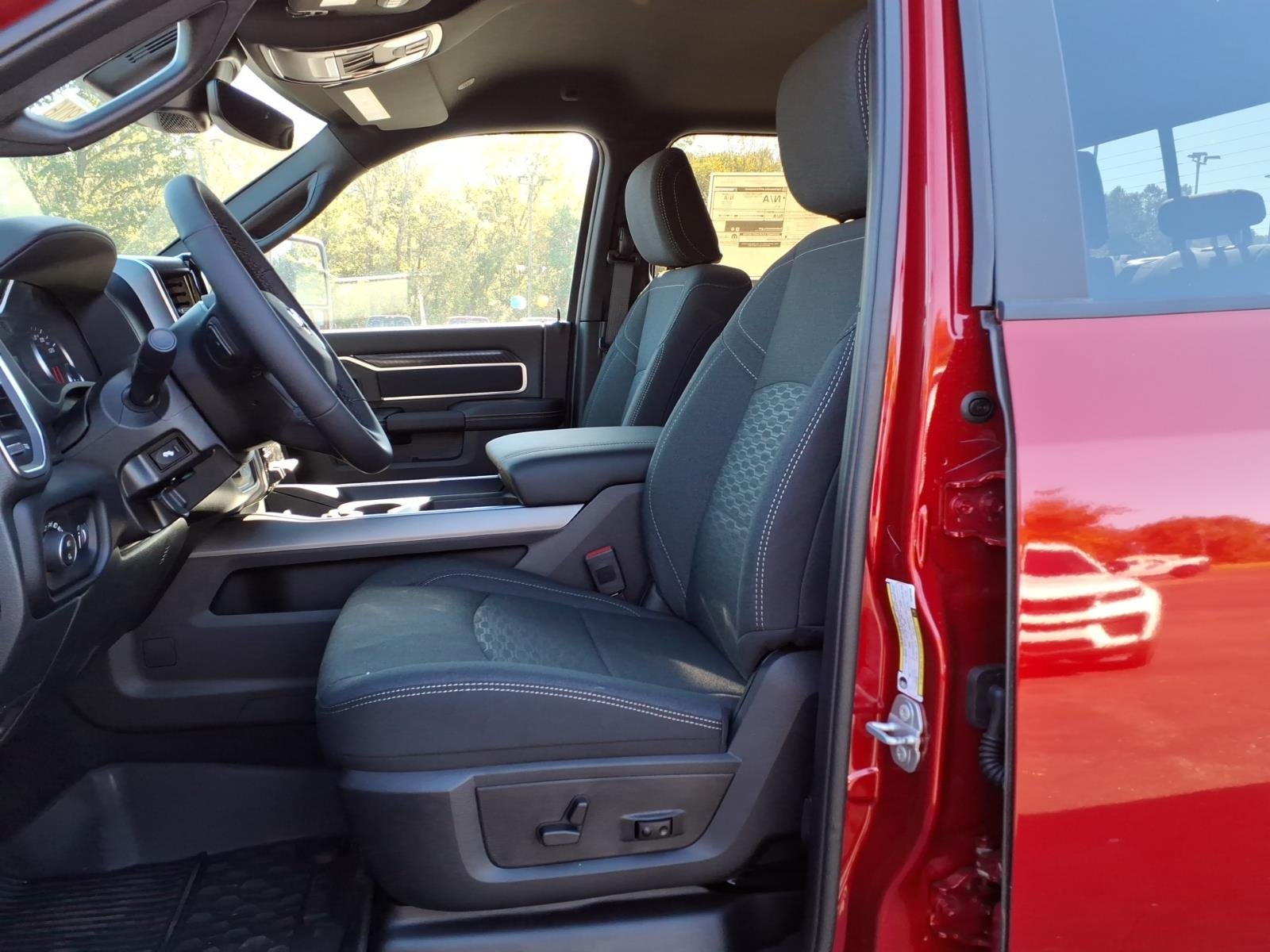 New 2027 Molten Red Pearl-Coat Exterior Paint RAM Big Horn image 12
