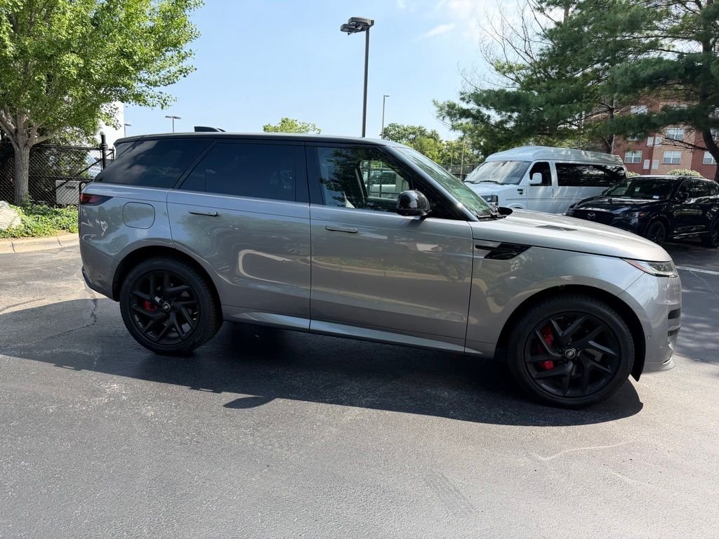 Used 2024 Eiger Gray Metallic Land Rover Dynamic SE image 4