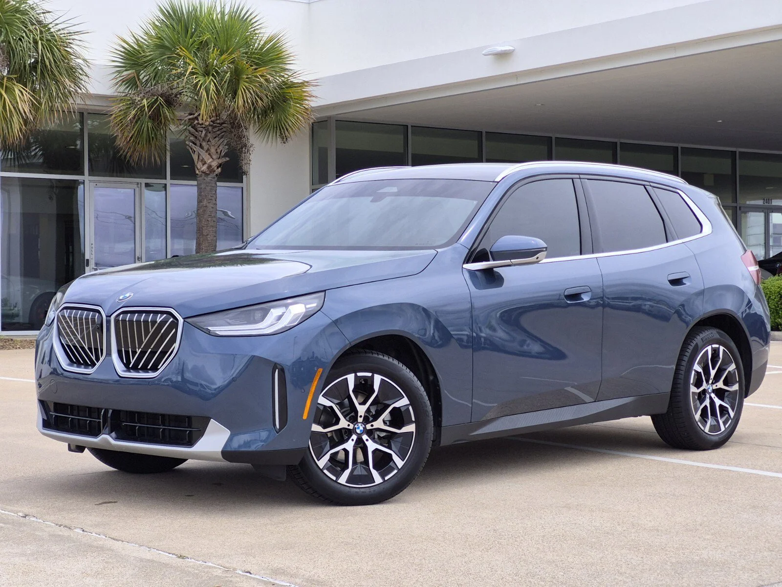 2025 BMW X3 30 XDRIVE's photo