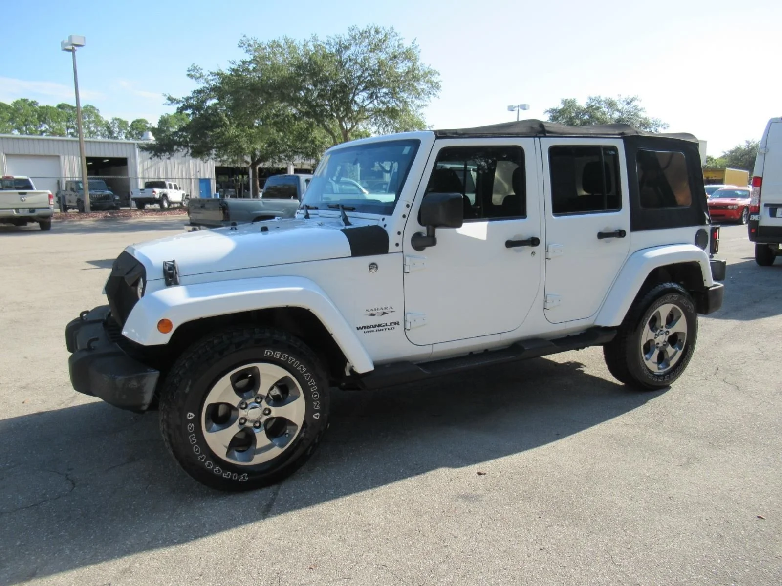 Used 2017 White Jeep Unlimited Sahara image 4