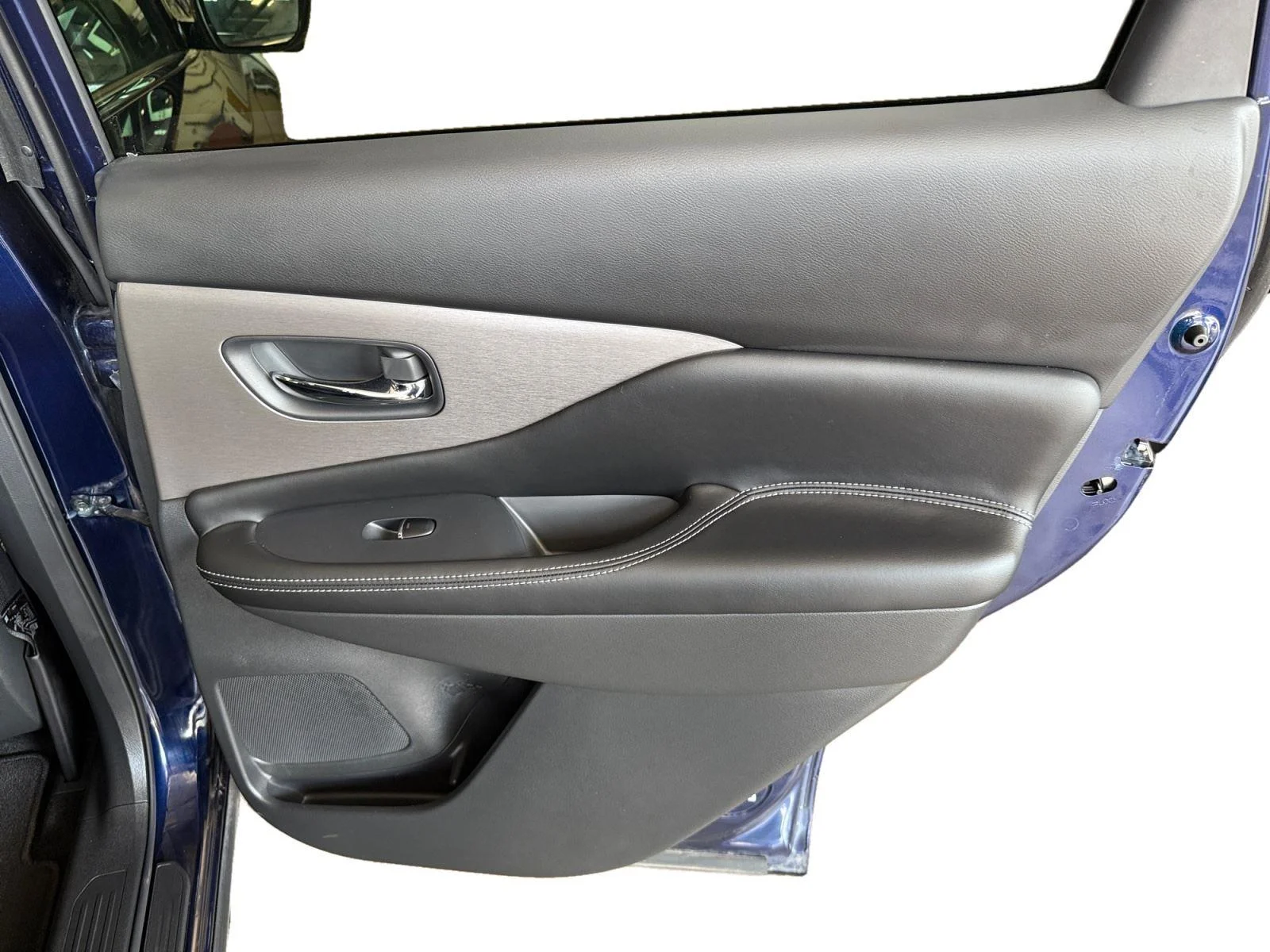 Used 2024  Nissan SL image 23