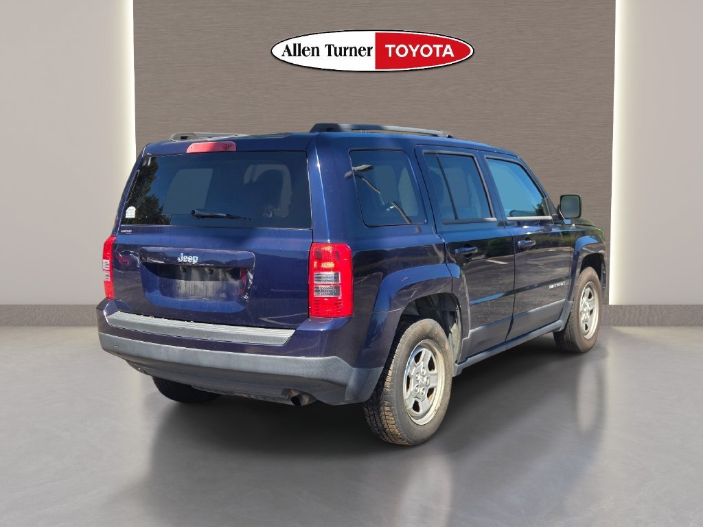 Used 2014 Blue Jeep Sport image 10