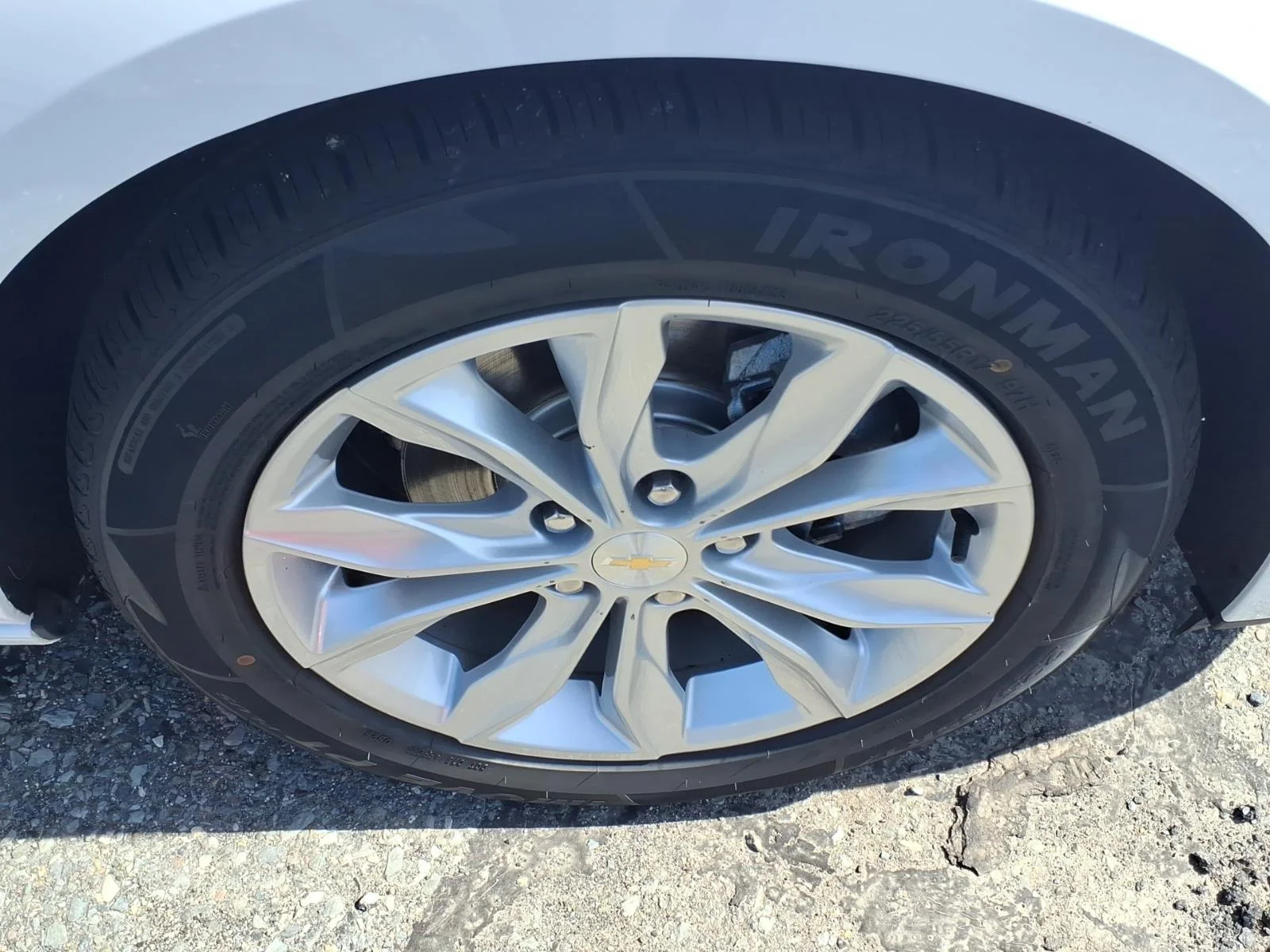 Used 2024 Summit White Chevrolet LT image 10