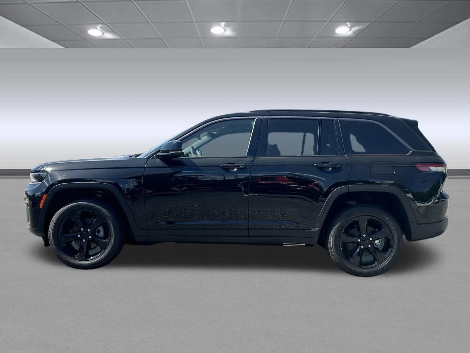New 2026 Diamond Black Crystal Pearlcoat Jeep Limited image 4