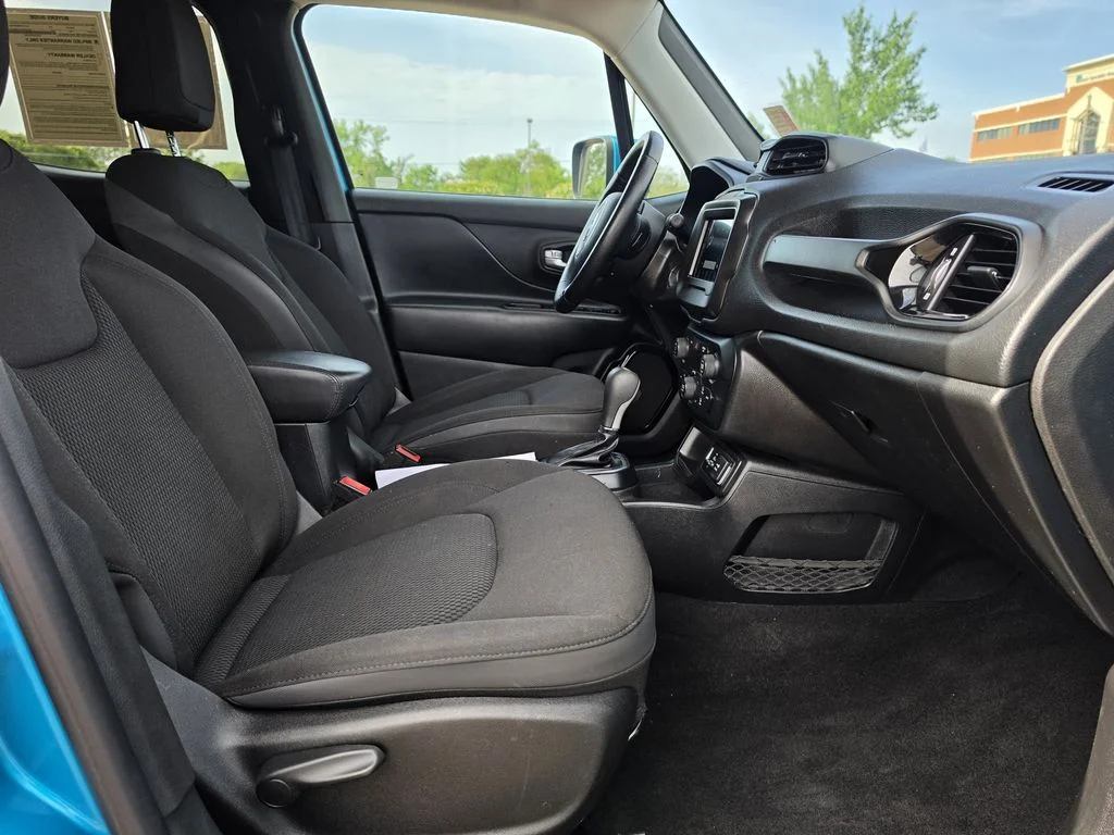 Used 2019 Teal Jeep Latitude image 25