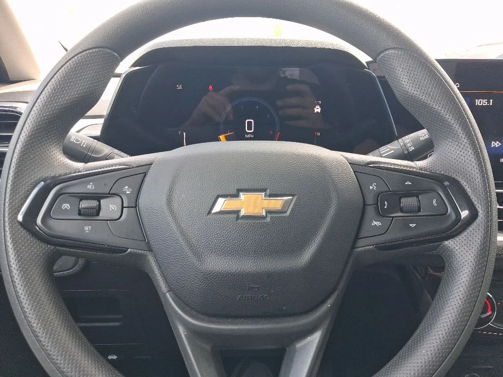 Used 2025 White Chevrolet LT image 27