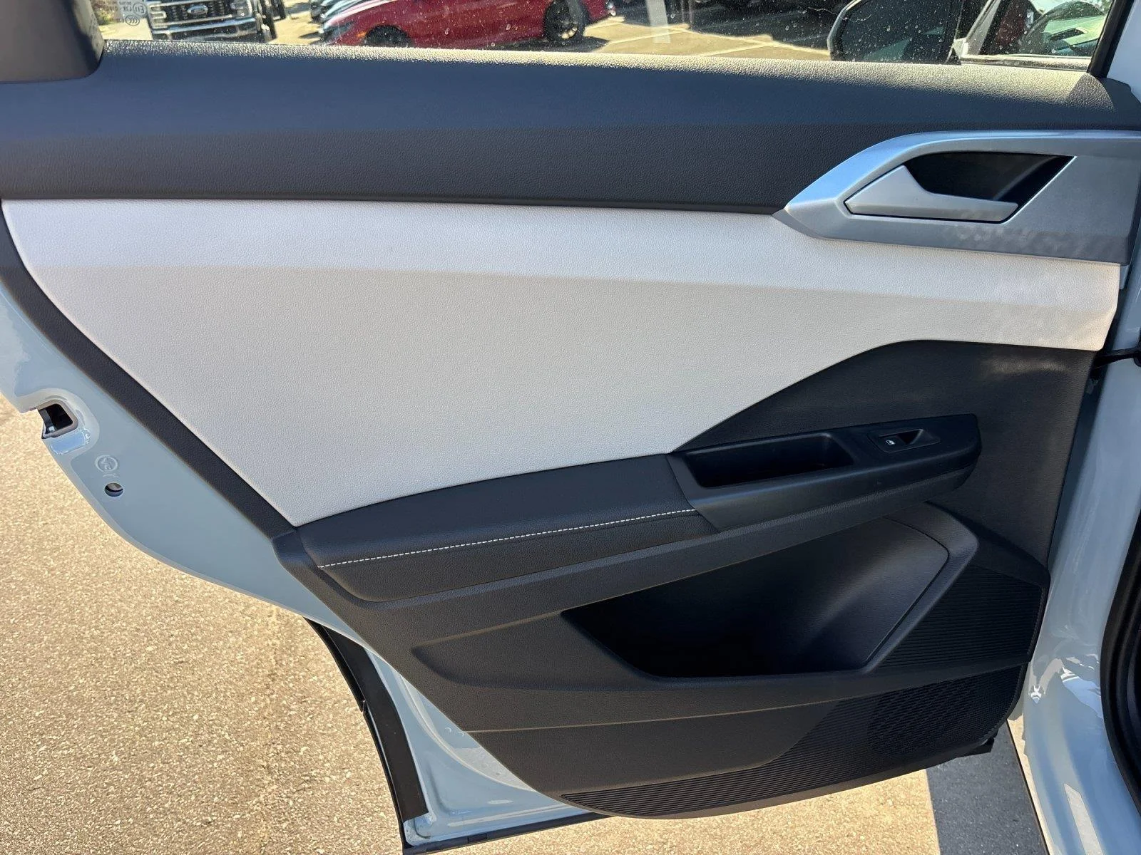 New 2027 Monument Gray Volkswagen SE image 30