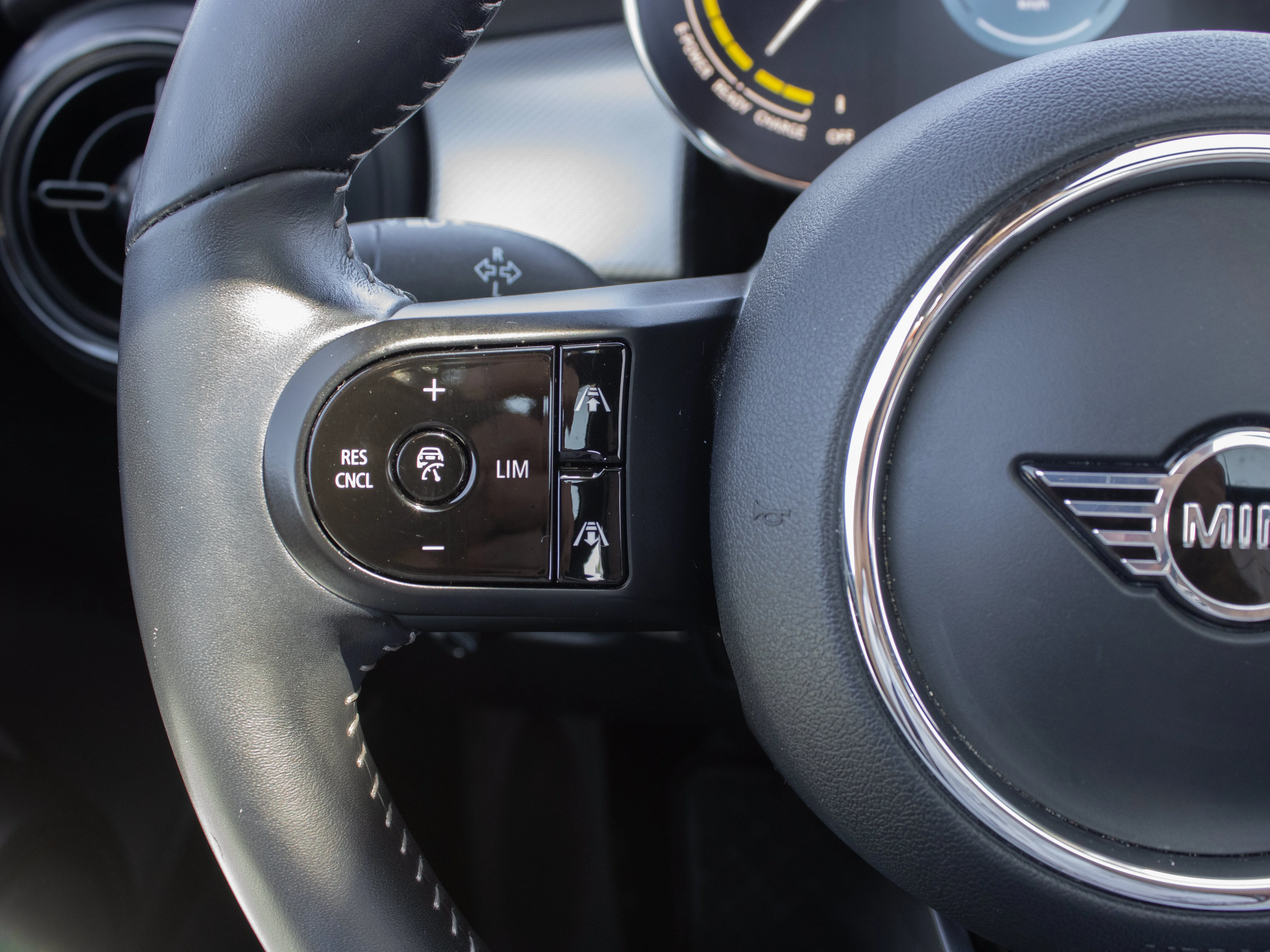 Used 2022 Blue MINI Cooper SE* | All-Electric | Heated Seats | Heated Steering Wheel | Navigation | Back-Up Camera | image 17