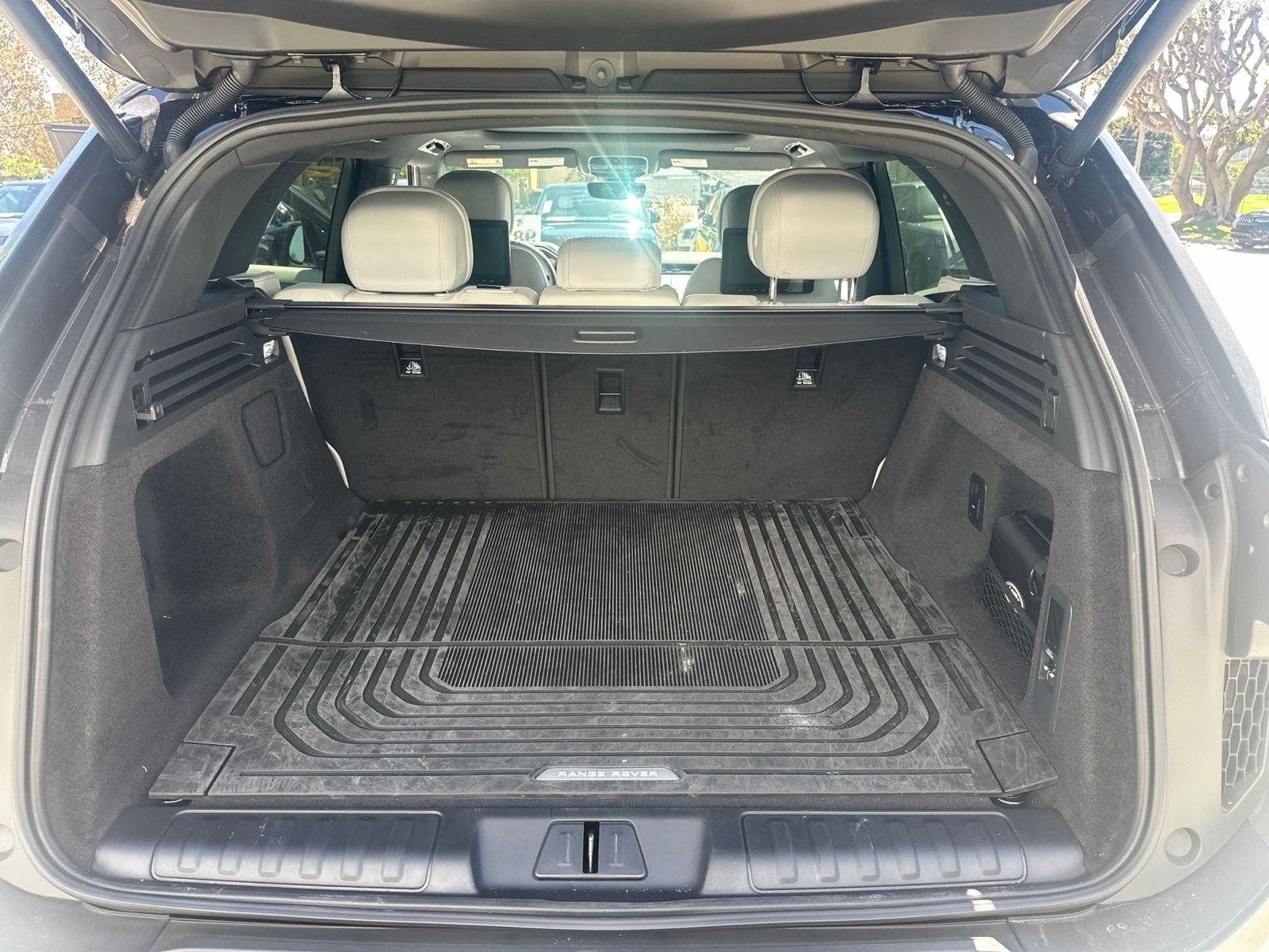 Used 2026  Land Rover SE image 14