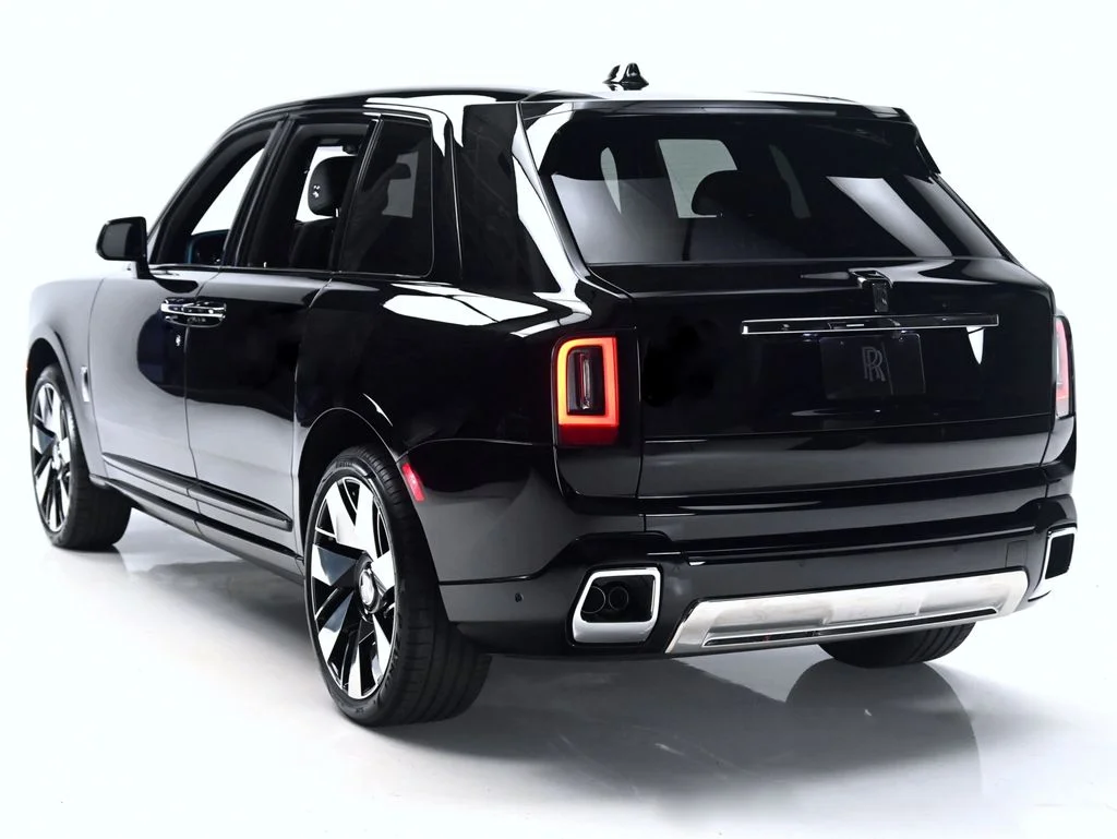 New 2027 Black Diamond Rolls-Royce  image 2