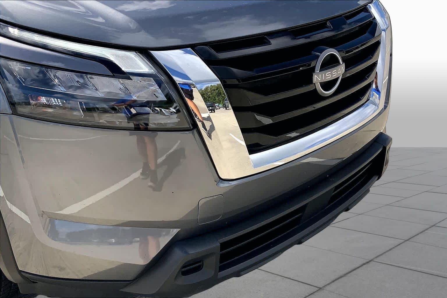 Used 2025 Gun Metallic Nissan SV image 26