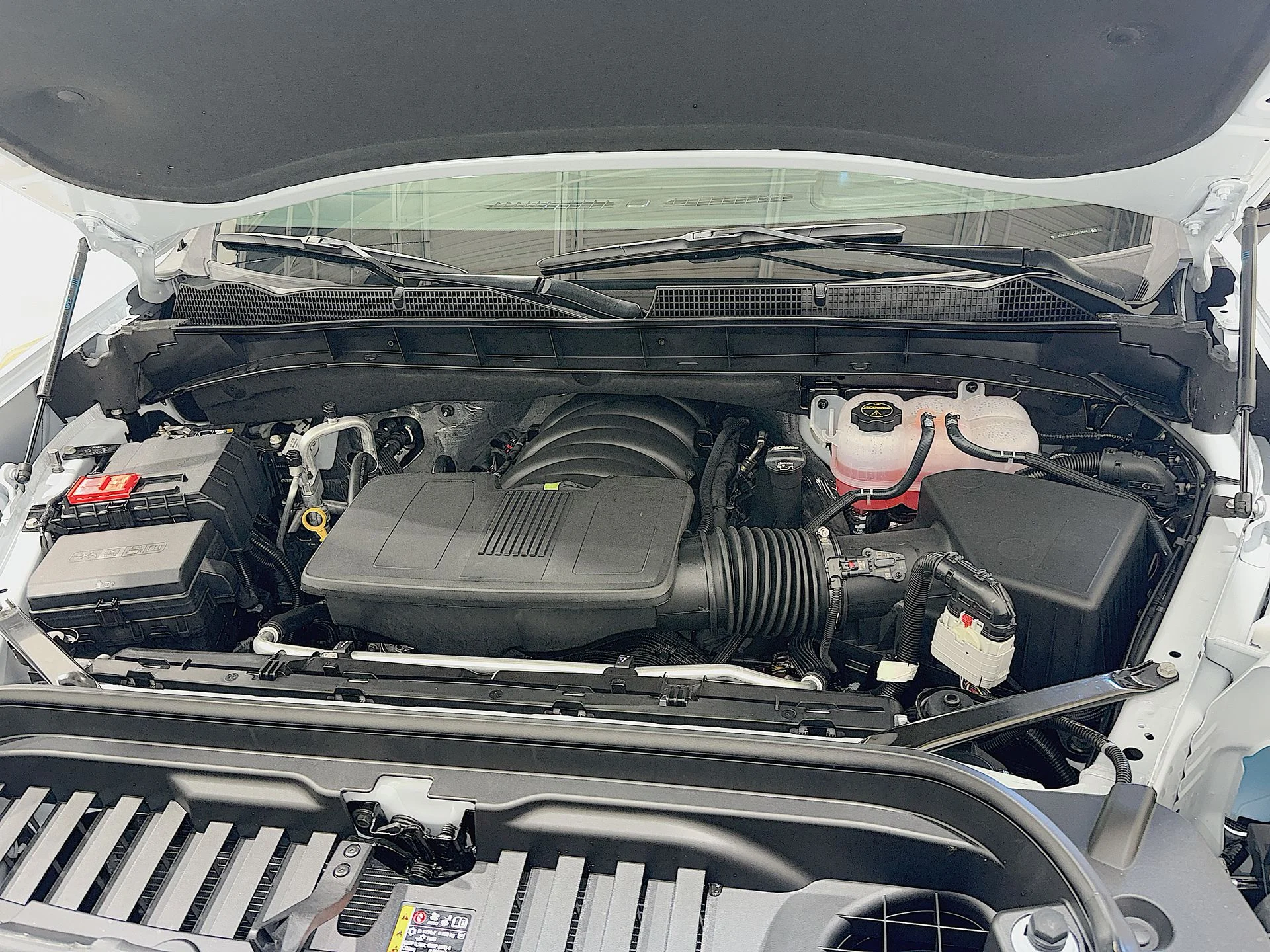 New 2026 Glacier White Tricoat GMC SLT image 30